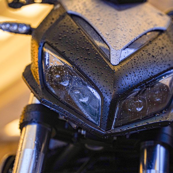 moto QJ MOTOR SRK 700 détail phare